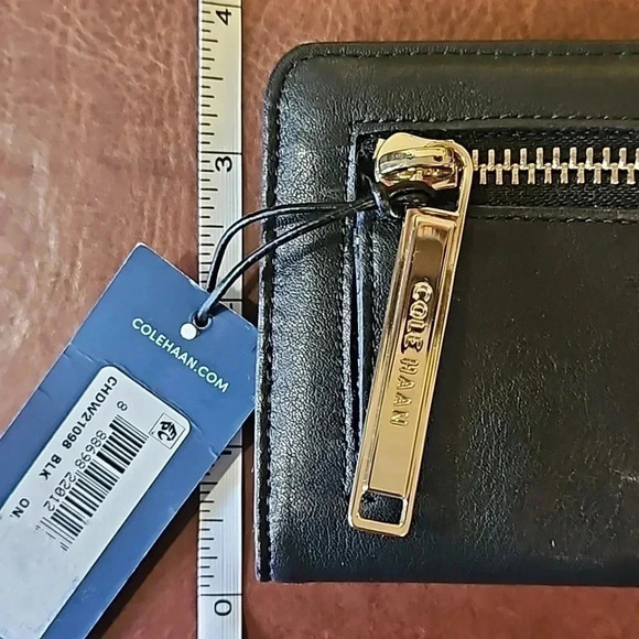 Cole Haan Long Bifold Wallet Black Leather with Croc Trim NWT - Picture 2 of 5